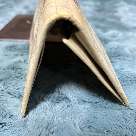 CHRISTIAN DIOR BEIGE PATENT LEATHER CONTINENTAL WALLET - Picture 12 of 15